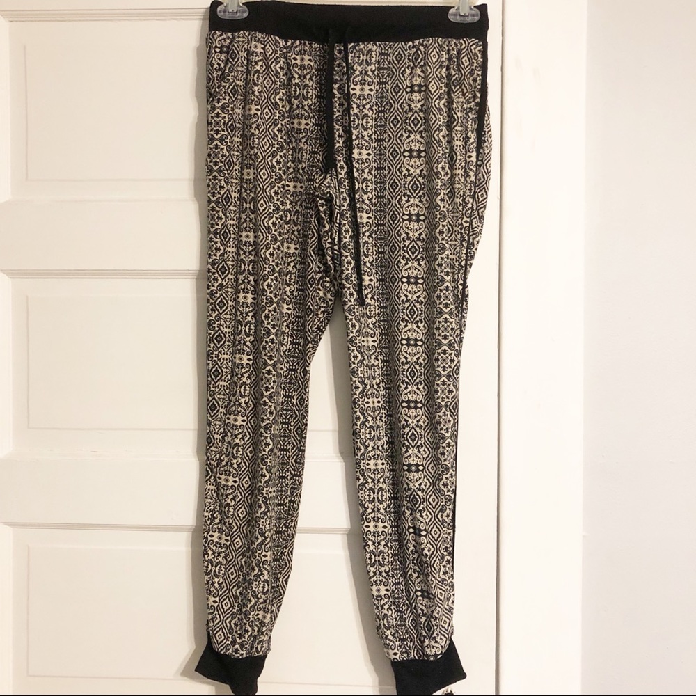Almost Famous Black/Beige Tribal Print Joggers - M
